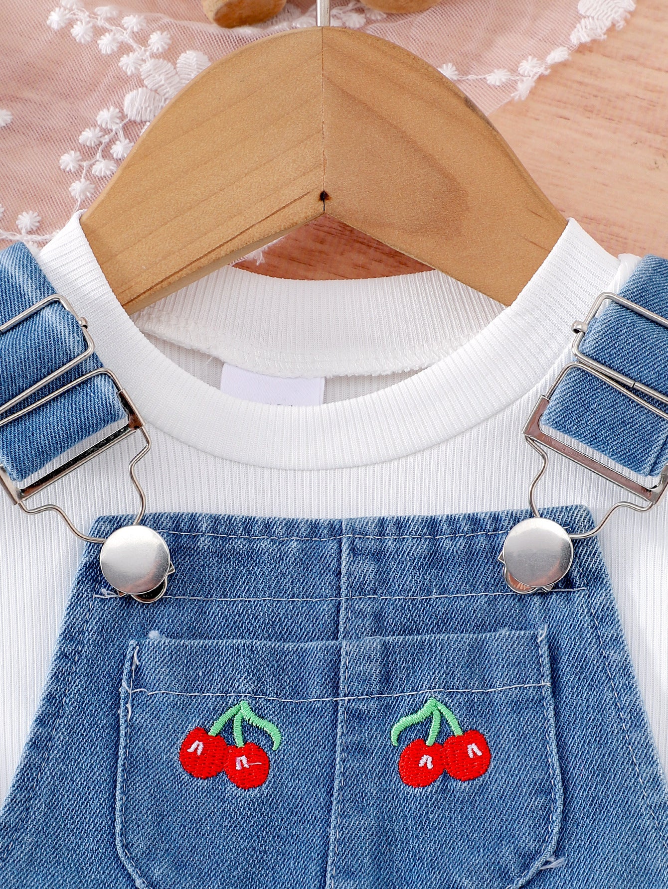 Completo Due Pezzi in Cotone Soft-Touch con Shorts in Denim e Silhouette Europe & America
