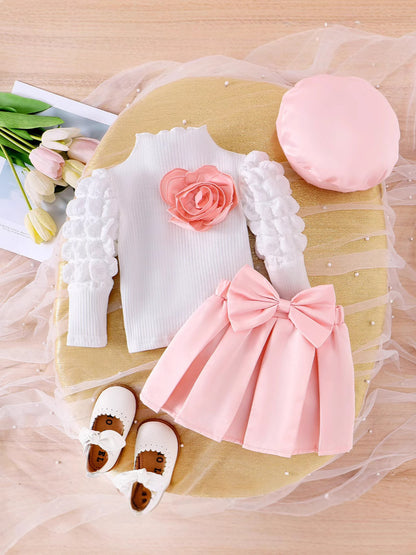 Set Tre Pezzi con Top a Maniche a Sbuffo, Gonna Plissettata e Cappellino Coordinato