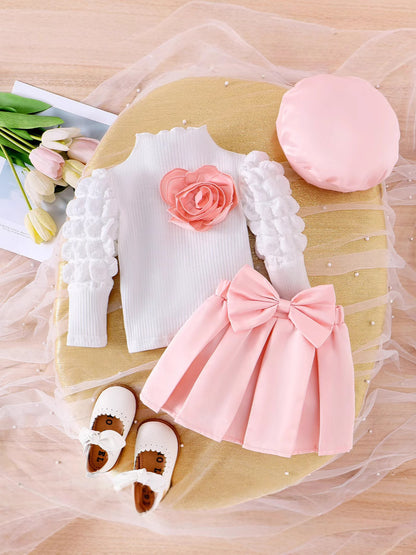 Set Tre Pezzi con Top a Maniche a Sbuffo, Gonna Plissettata e Cappellino Coordinato