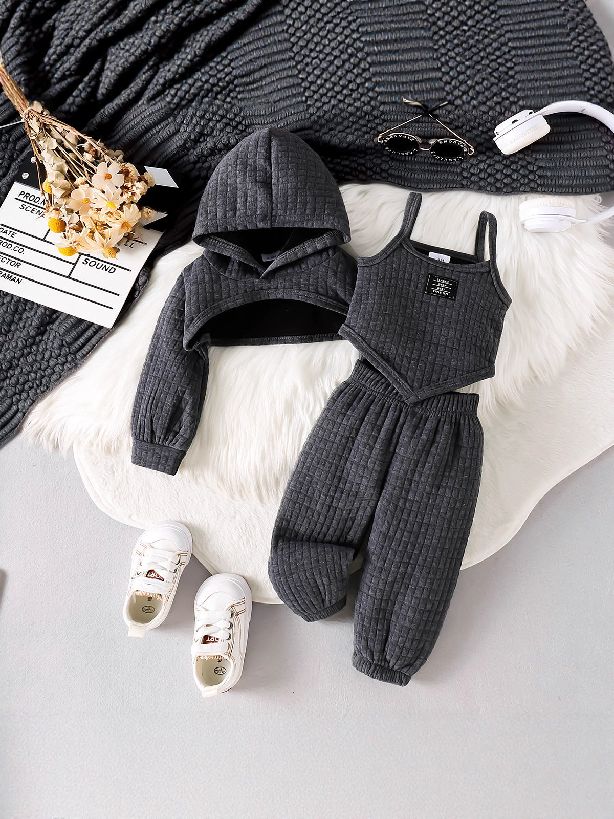 Completo Tre Pezzi in Cotone Soft-Touch con Cappuccio e Silhouette Jogger