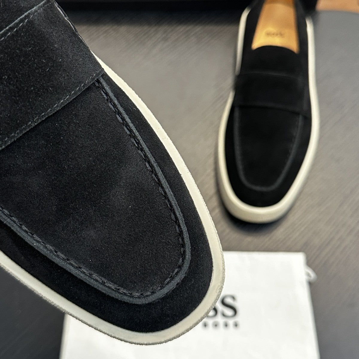 Calzatura Casual in Top-Grain Cowhide con Sistema Damping e Design Sleeves/Overshoes
