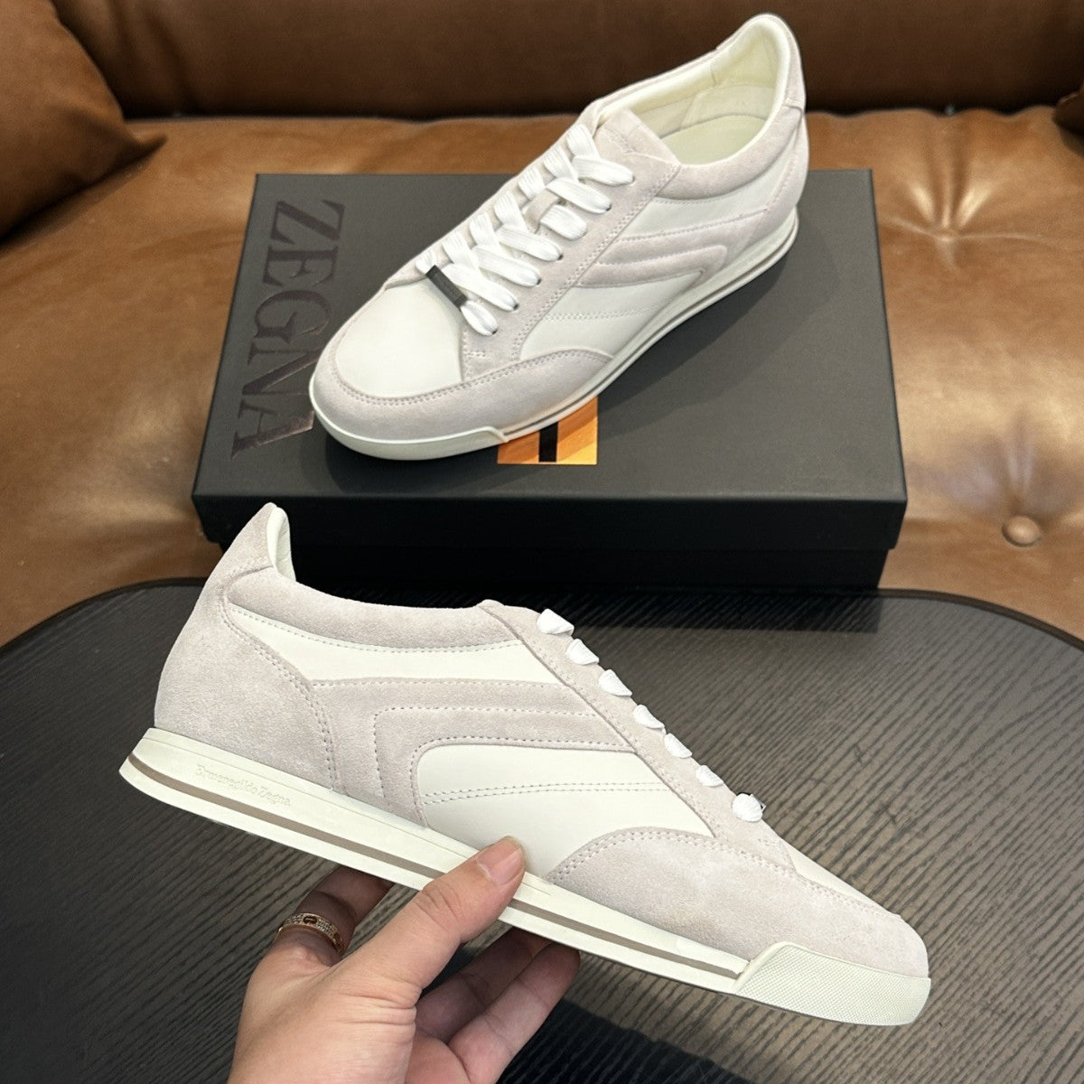 Calzatura Casual in Primo Fiore con Silhouette Medium-Heel e Sistema Shock-Absorption