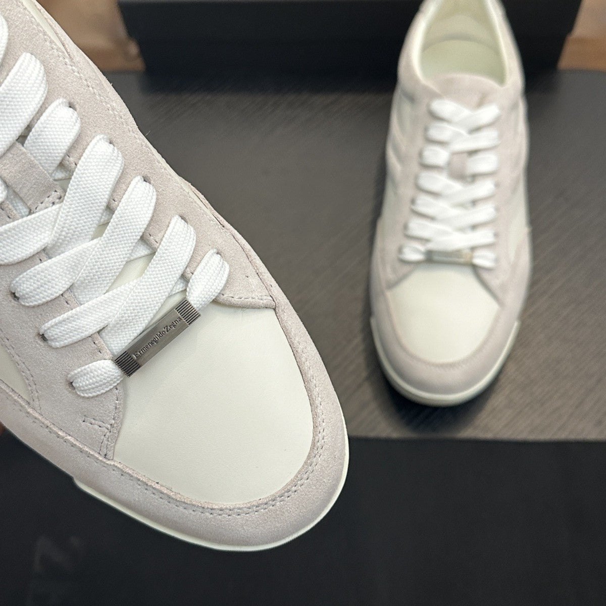 Calzatura Casual in Primo Fiore con Silhouette Medium-Heel e Sistema Shock-Absorption