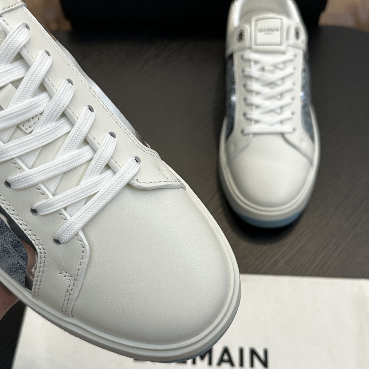 Calzatura Casual in Primo Fiore con Silhouette Medium-Heel e Sistema Shock-Absorption