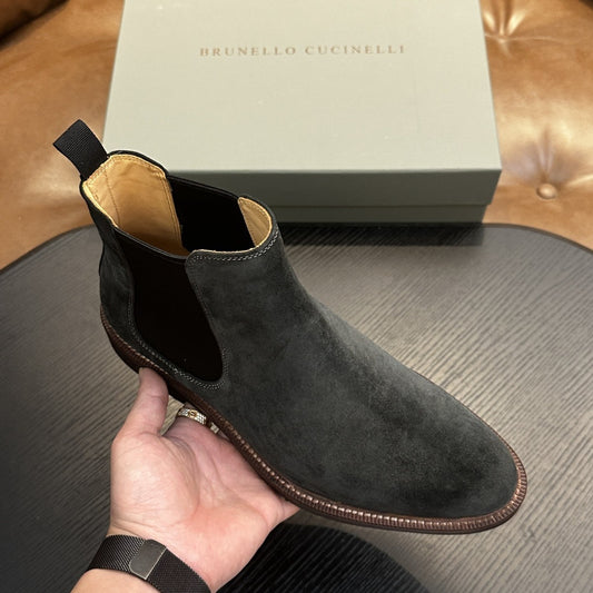 Calzatura Casual in Primo Fiore con Sistema Shock-Absorption e Design Leather Splicing