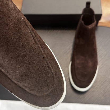 Calzatura Casual in Primo Fiore con Sistema Shock-Absorption e Design Leather Splicing