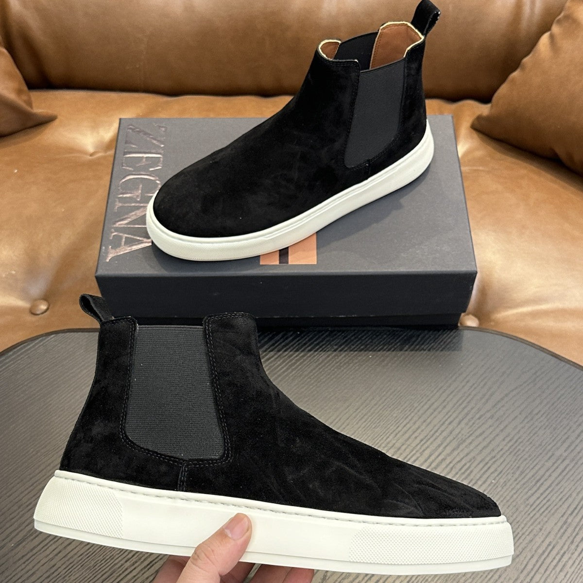 Calzatura Casual in Primo Fiore con Suola Shock-Absorption e Silhouette Medium-Heel