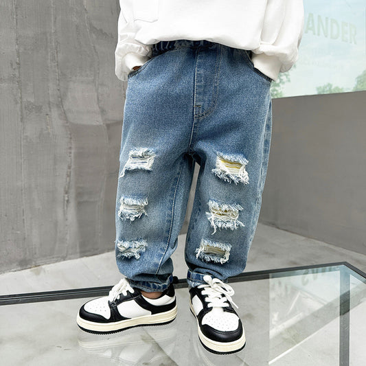 Jeans "Classic Blue" con Dettagli Distressed e Struttura Soft-Touch