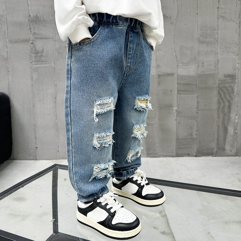 Jeans "Classic Blue" con Dettagli Distressed e Struttura Soft-Touch