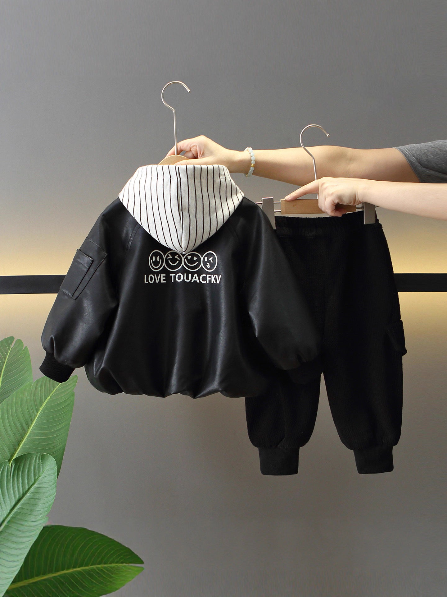 Completo in PU Leather "Solid Black & Brown" con Chiusura Zipper