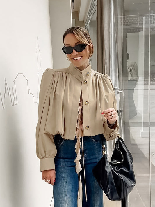 Trench Coat Leggero con Collo a Listino e Dettagli Plissé