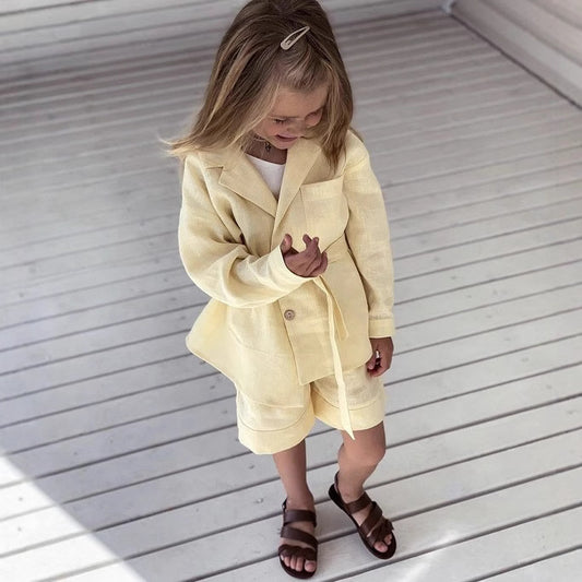 Completo Due Pezzi in Misto Lino con Giacca a Bottone Singolo e Shorts