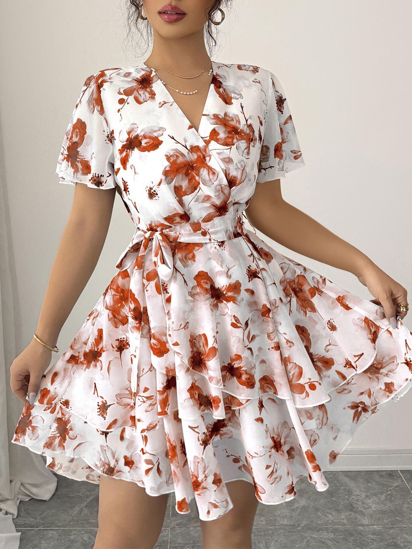 Abito Mini in Chiffon con Scollo a V, Maniche a Campana e Silhouette Umbrella