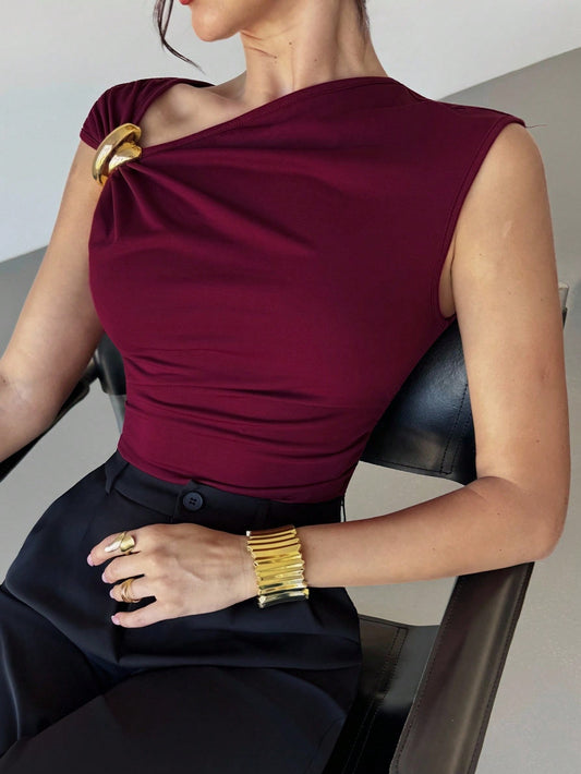 Top Smanicato Slim Fit con Scollo Asimmetrico e Design "Splicing"