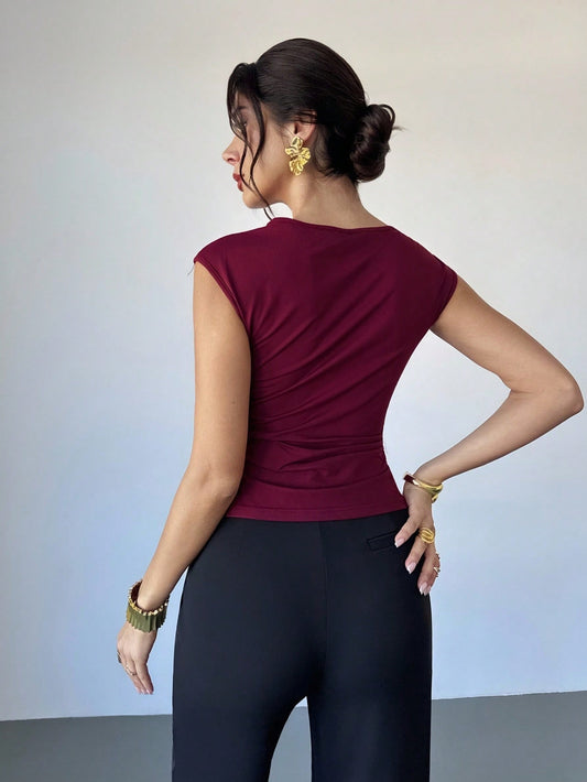 Top Smanicato Slim Fit con Scollo Asimmetrico e Design "Splicing"