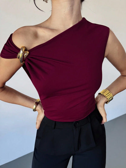 Top Smanicato Slim Fit con Scollo Asimmetrico e Design "Splicing"