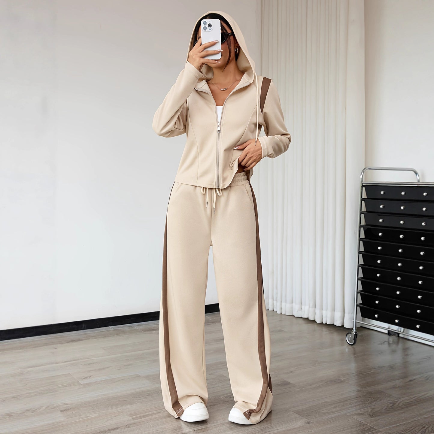 Coordinato Cardigan Hooded e Trousers con Dettagli "Lace-up" e Design Color Contrast