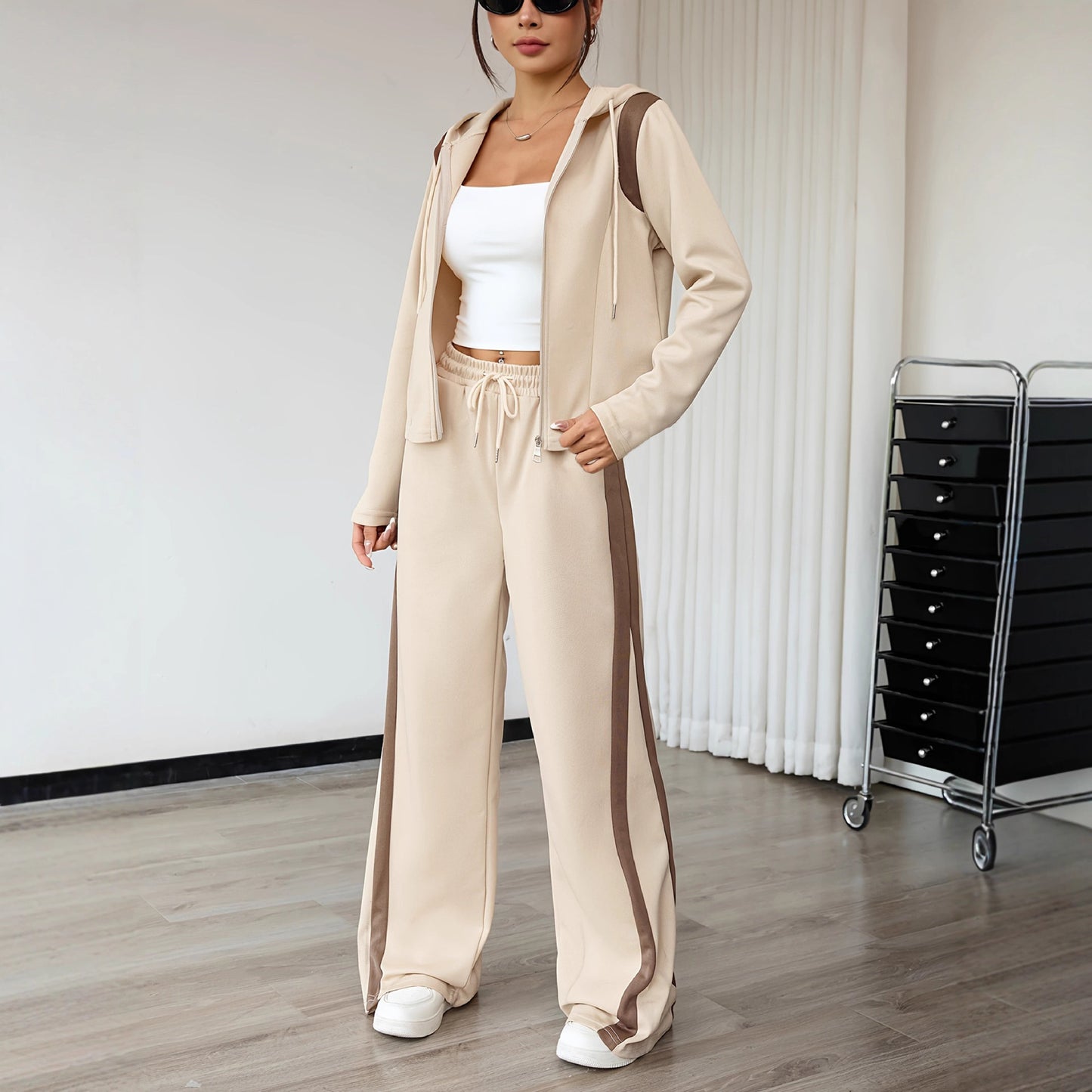 Coordinato Cardigan Hooded e Trousers con Dettagli "Lace-up" e Design Color Contrast