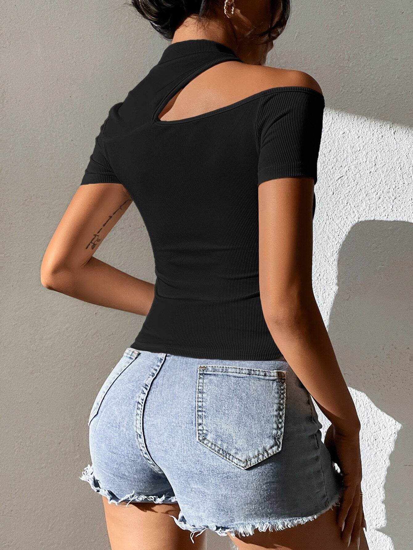 T-Shirt Slim Fit con Collo Semi-Alto, Spalle Strutturate e Finitura Antigrinze