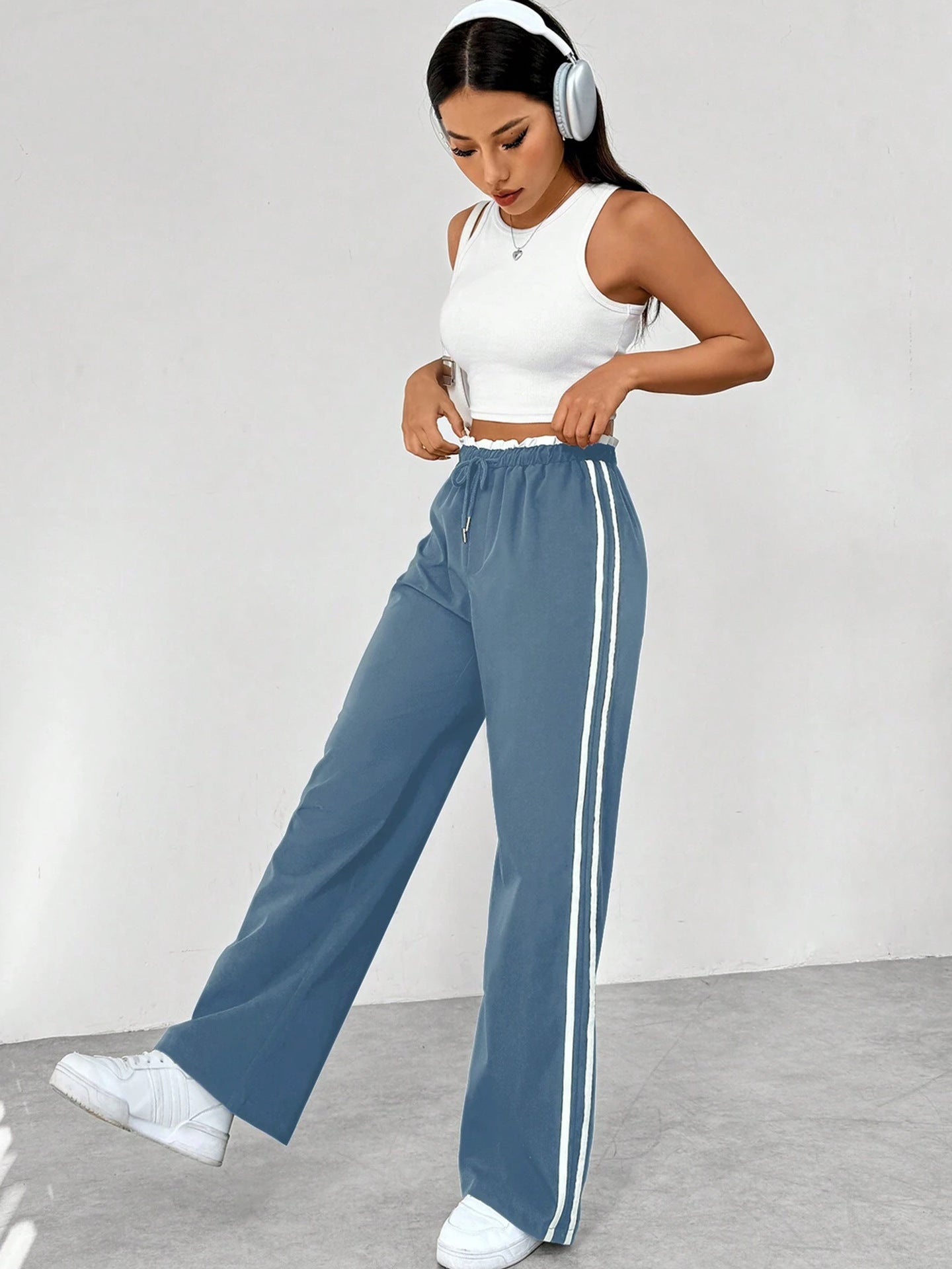 Pantaloni Wide-Leg High-Waist con Cintura Coordinata e Dettaglio Flanging