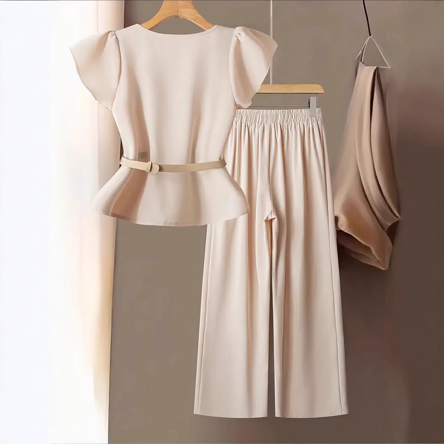Completo Top Set "Slimming" con Dettaglio Belt e Texture Woven