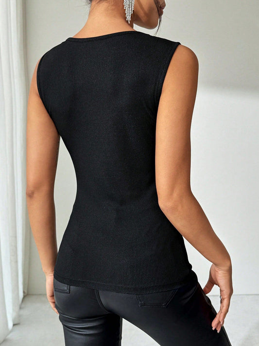 T-Shirt Sling Style con Scollo a Giro e Dettagli "Hot Diamond" in Total Black