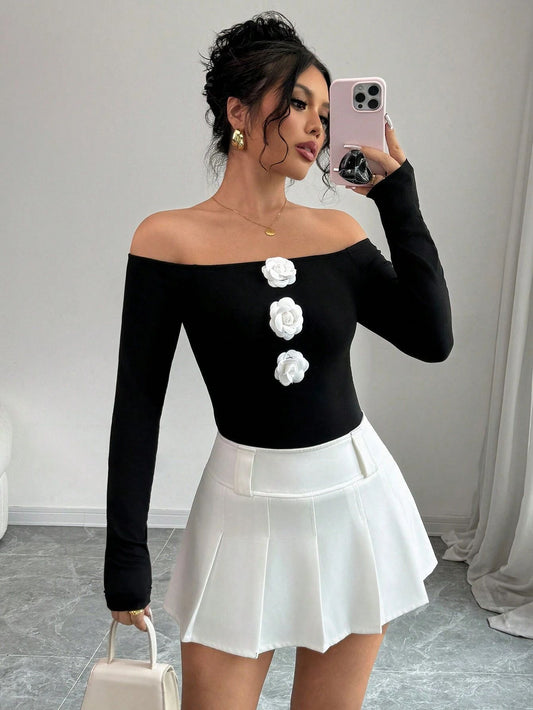 T-Shirt Knitted "Sexy Hottie" con Scollo a Barca e Texture 3D Three-Dimensional