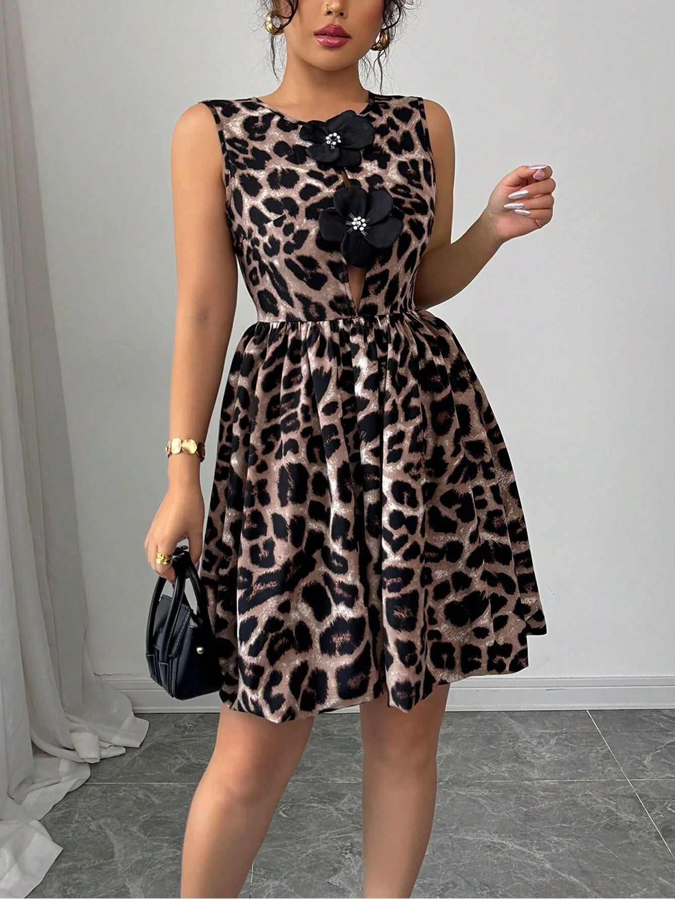 Abito Mid-Skirt "Leopard Pleated" con Scollo a Giro e Lavorazione Splicing