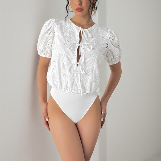 Jumpsuit "White Pure" con Maniche a Sbuffo e Dettagli Lace-Up