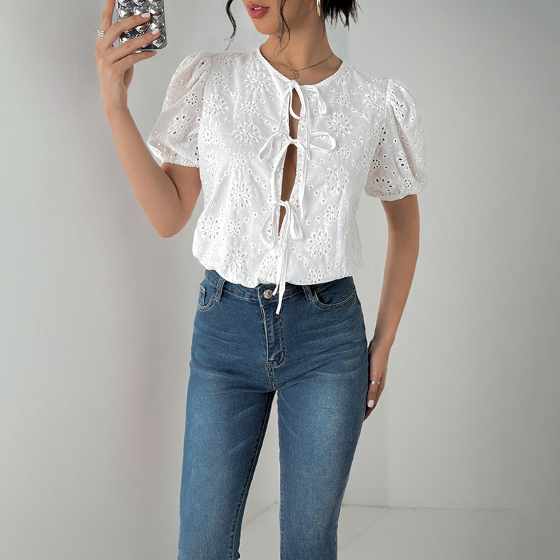 Jumpsuit "White Pure" con Maniche a Sbuffo e Dettagli Lace-Up