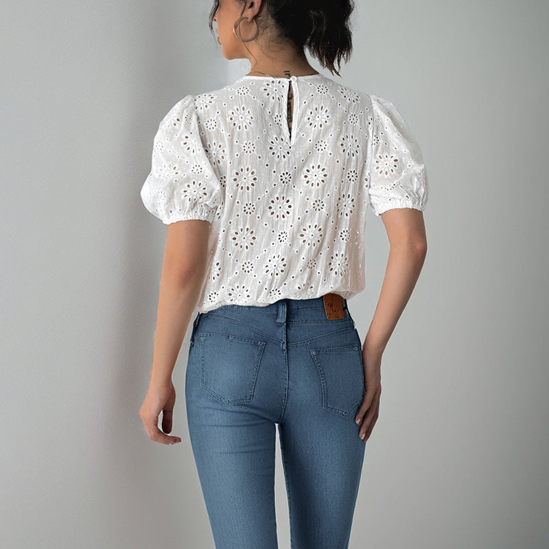 Jumpsuit "White Pure" con Maniche a Sbuffo e Dettagli Lace-Up