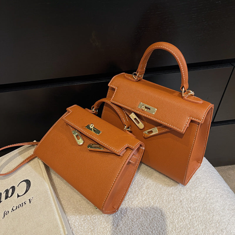 Kelly Bag "Horizontal Square" con Chiusura a Scatto e Dettaglio Cover-Pocket