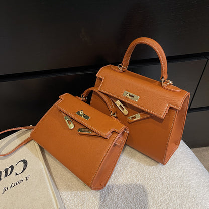 Kelly Bag "Horizontal Square" con Chiusura a Scatto e Dettaglio Cover-Pocket