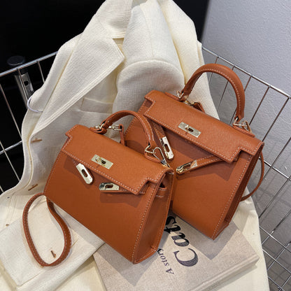 Kelly Bag "Horizontal Square" con Chiusura a Scatto e Dettaglio Cover-Pocket