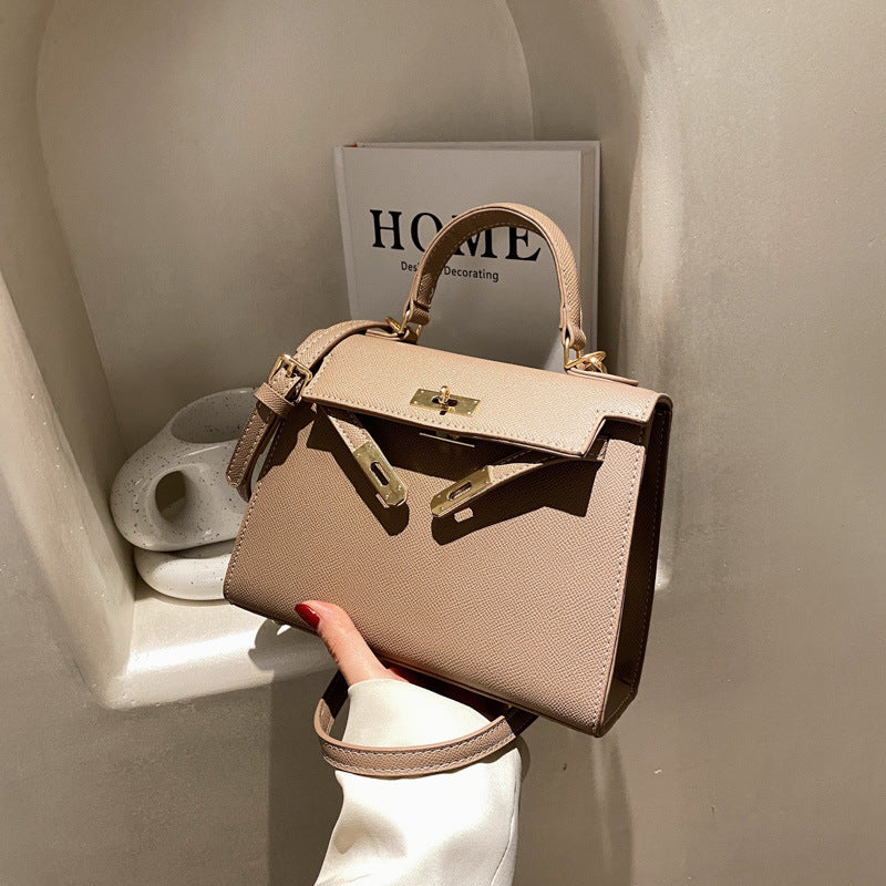 Kelly Bag "Horizontal Square" con Chiusura a Scatto e Dettaglio Cover-Pocket