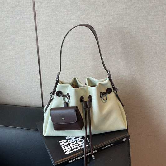 Maxi Bucket Bag "Urban Simplicity" con Chiusura Magnetica e Finiture a Cucitura