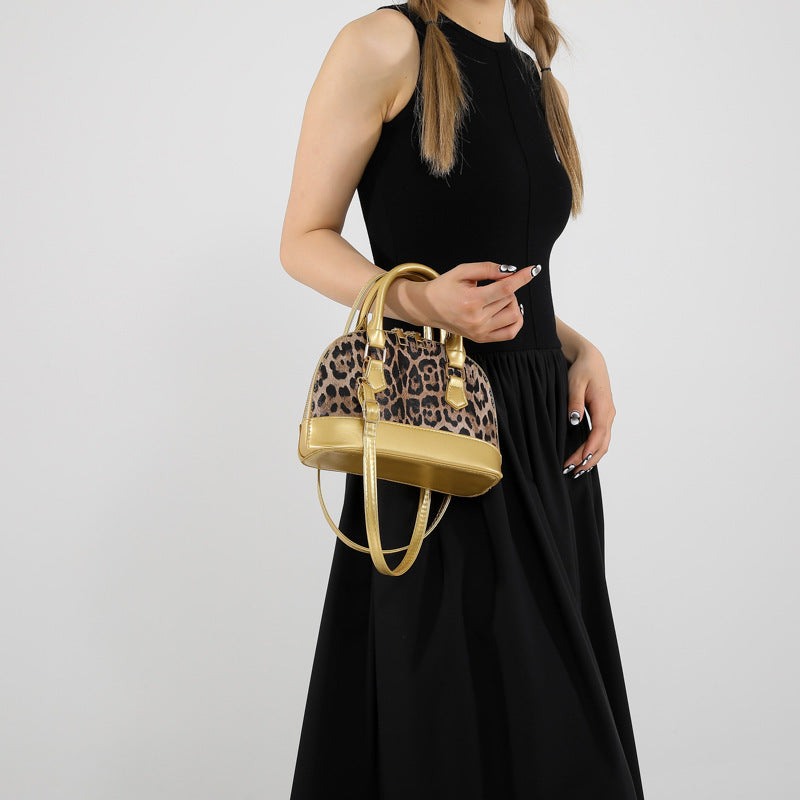 Shell Bag "Street Trend" con Chiusura a Zip e Tasca Tridimensionale Esterna
