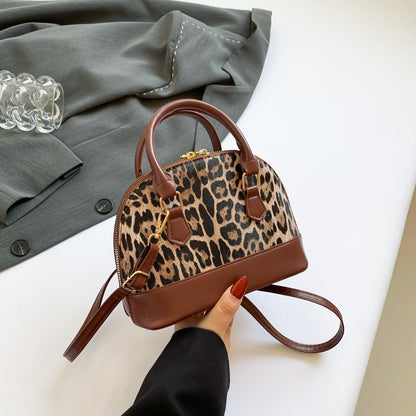 Shell Bag "Street Trend" con Chiusura a Zip e Tasca Tridimensionale Esterna