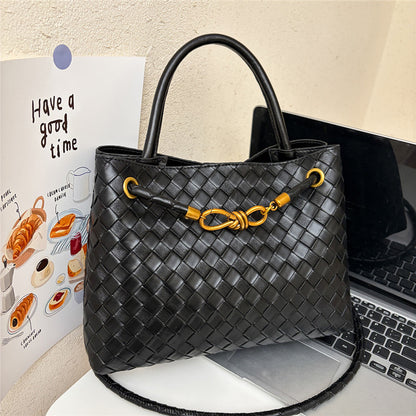 Shoulder Bag "Urban Minimalism" con Trama Weaving e Chiusura Magnetica