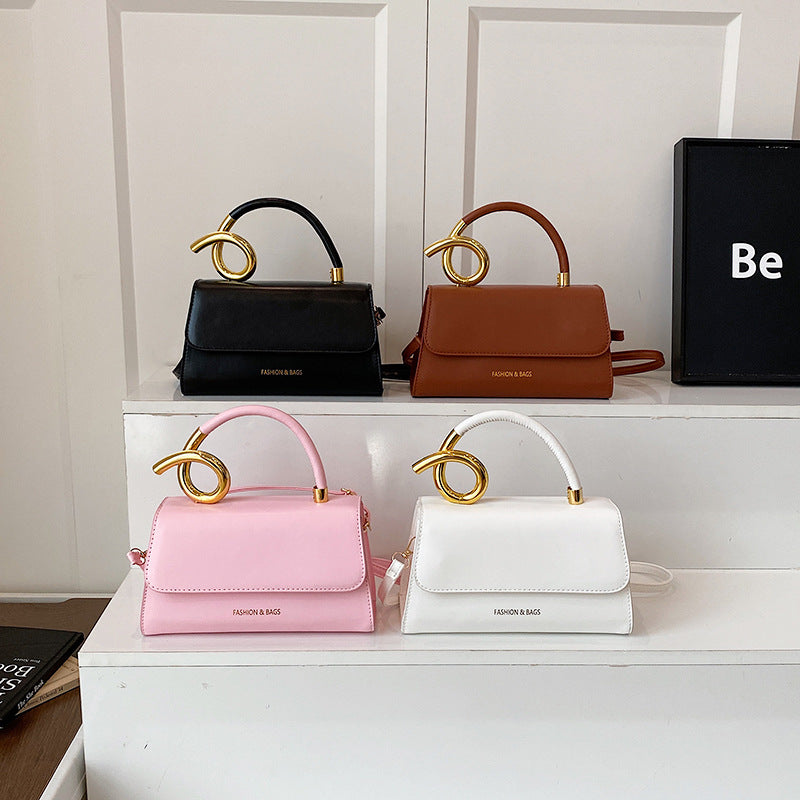 Borsa "Cross-Border Trend" Horizontal Square con Chiusura a Scatto e Finiture Stitching