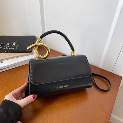 Borsa "Cross-Border Trend" Horizontal Square con Chiusura a Scatto e Finiture Stitching