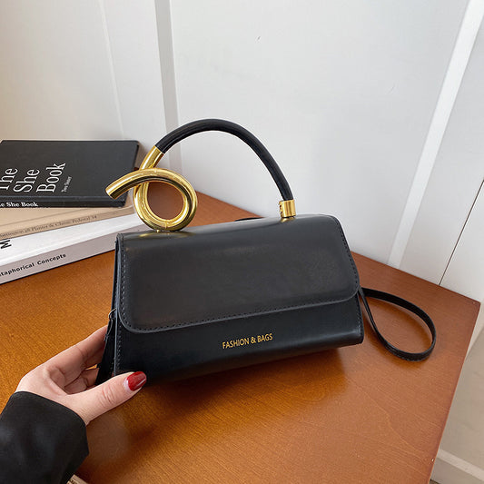 Borsa "Cross-Border Trend" Horizontal Square con Chiusura a Scatto e Finiture Stitching