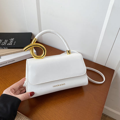 Borsa "Cross-Border Trend" Horizontal Square con Chiusura a Scatto e Finiture Stitching