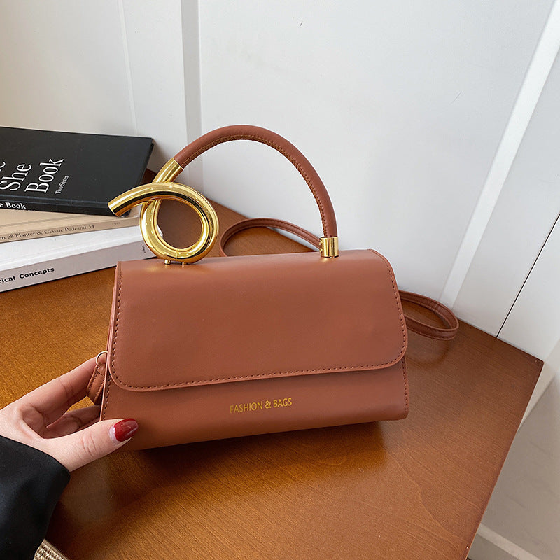 Borsa "Cross-Border Trend" Horizontal Square con Chiusura a Scatto e Finiture Stitching