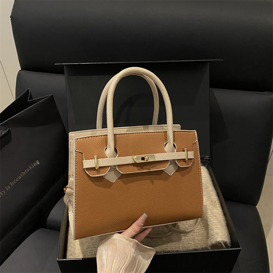 Borsa "Cross-Border Trend" Horizontal Square con Tasca 3D e Chiusura Safe-Zip