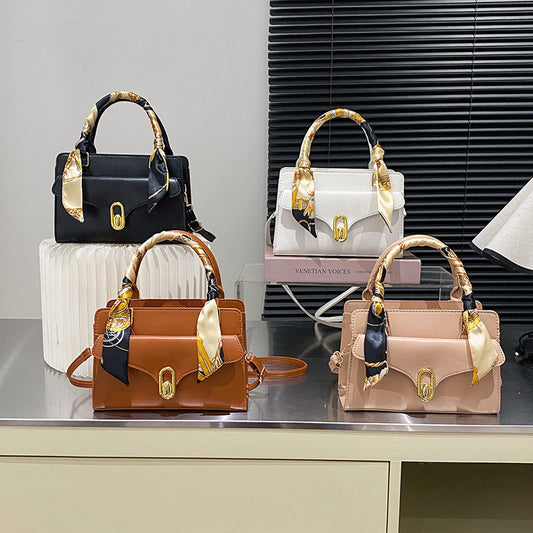 Borsa "Street Style" Horizontal Square con Finiture Stitching e Chiusura Safe-Zip
