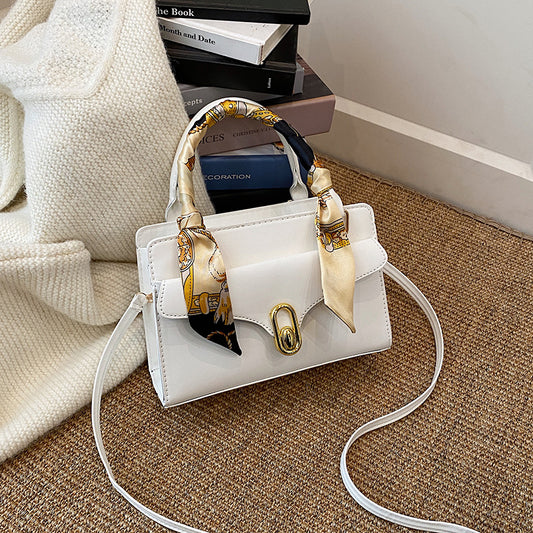 Borsa "Street Style" Horizontal Square con Finiture Stitching e Chiusura Safe-Zip