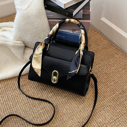 Borsa "Street Style" Horizontal Square con Finiture Stitching e Chiusura Safe-Zip