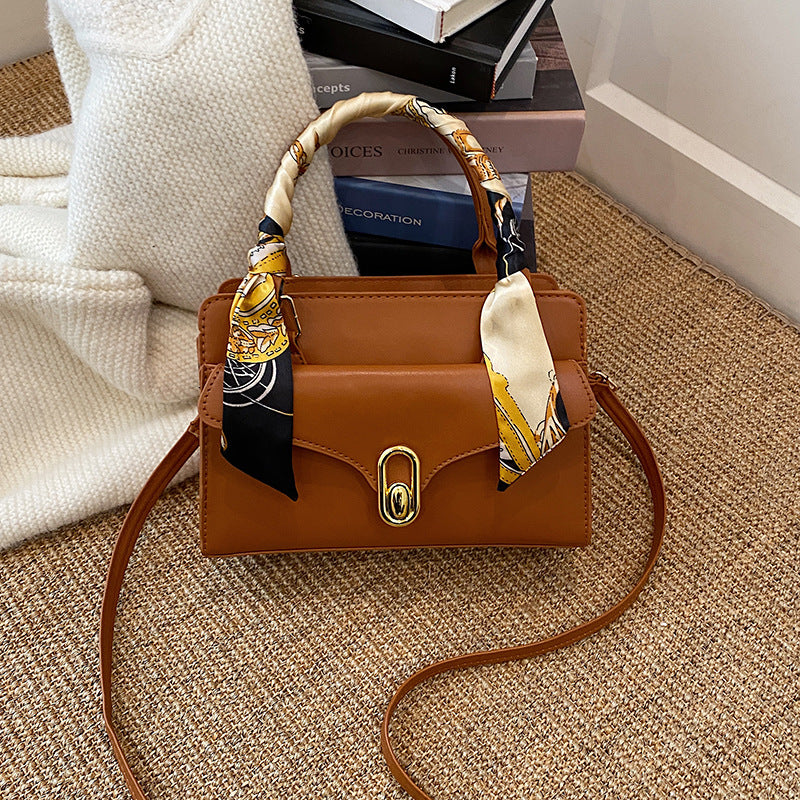Borsa "Street Style" Horizontal Square con Finiture Stitching e Chiusura Safe-Zip