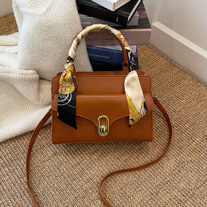 Borsa "Street Style" Horizontal Square con Finiture Stitching e Chiusura Safe-Zip